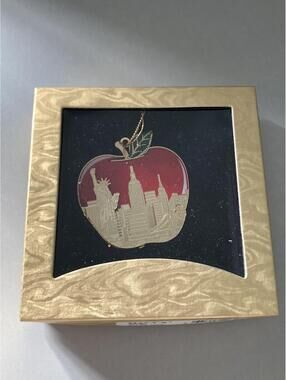 Macy's The Big Apple Ornament in Original Box with Tag (2 1/2 inch Length)